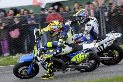 Rossi in pista per Simoncelli Rossi in pista per Simoncelli