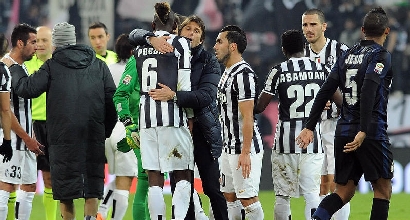 Conte abbraccia la sua Juve (IPP) Conte abbraccia la sua Juve (IPP)