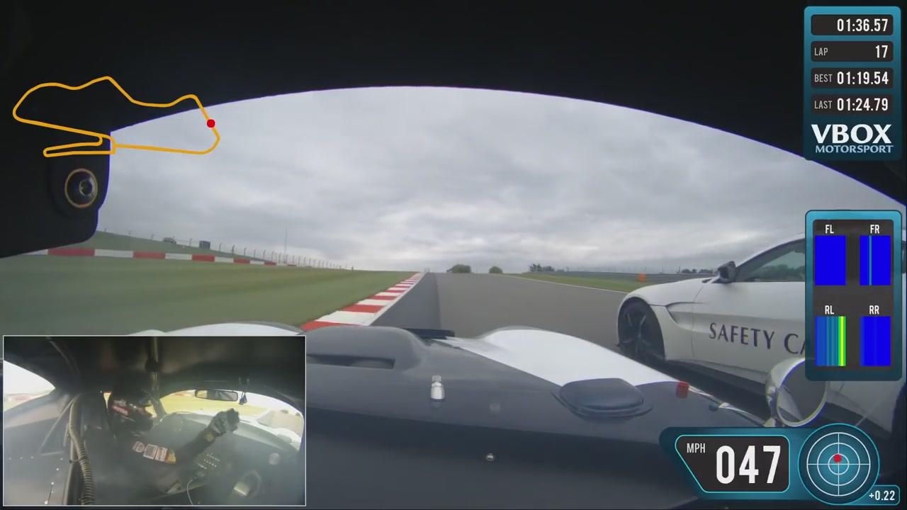 Fuoco in abitacolo, Lockle supera la safety car