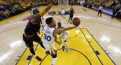 Nba, il calendario: Cavs-Warriors a Natale