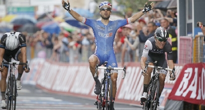 Giro d'Italia 2014, 4.a tappa: Bouhanni show sotto la pioggia Giro d'Italia 2014, 4.a tappa: Bouhanni show sotto la pioggia