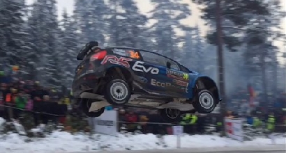 Rally Svezia: Brynildsen salta 45 metri sul Colins Crest