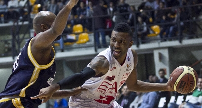 Basket, Serie A: Milano domina, Siena si salva Basket, Serie A: Milano domina, Siena si salva