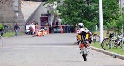 Il momento della caduta di Pedrosa (twitter) Il momento della caduta di Pedrosa (twitter)