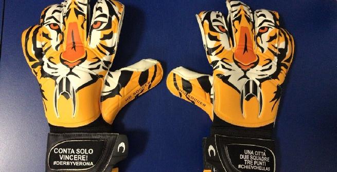 La tigre Sorrentino, guanti speciali per il derby