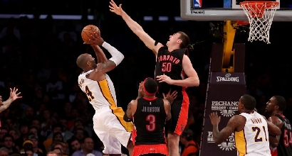 Nba: Bryant trascina i Lakers, Golden State inarrestabile Nba: Bryant trascina i Lakers, Golden State inarrestabile