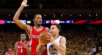 Nba, playoff: Curry spaziale trascina Golden State, crollo Houston in Gara 1