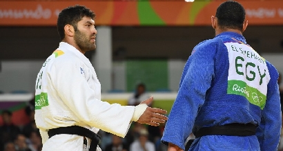OR SASSON: DALLA STRETTA DI MANO NEGATA AL BRONZO