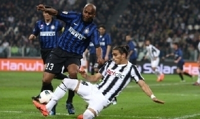 Maicon Douglas in lotta con Caceres, foto LaPresse Maicon Douglas in lotta con Caceres, foto LaPresse