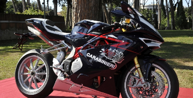 Da MV Agusta una F4 RR per i Carabinieri Da MV Agusta una F4 RR per i Carabinieri