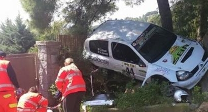 Rally d'Elba, auto sugli spettatori: due feriti Rally d'Elba, auto sugli spettatori: due feriti