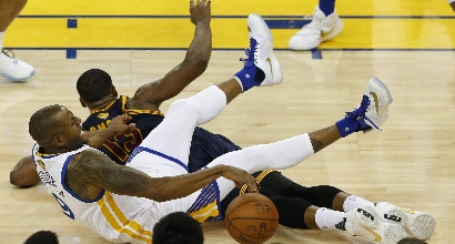 Finals Nba: Warriors devastanti, Curry vola sul 2-0