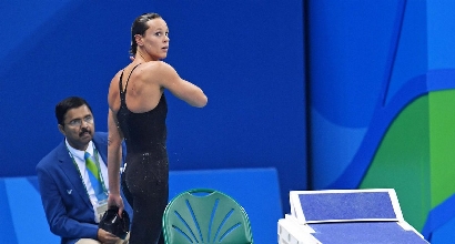 NUOTO: MALE LA 4 X 200 DONNE