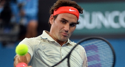 Federer e la nuova racchetta, foto Afp Federer e la nuova racchetta, foto Afp