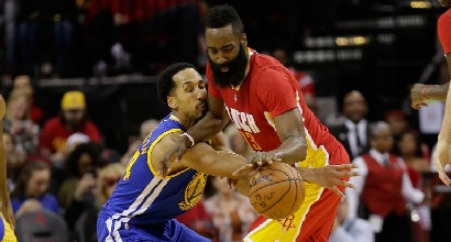 Basket, Nba: soliti Warriors anche senza Curry, Rockets al tappeto