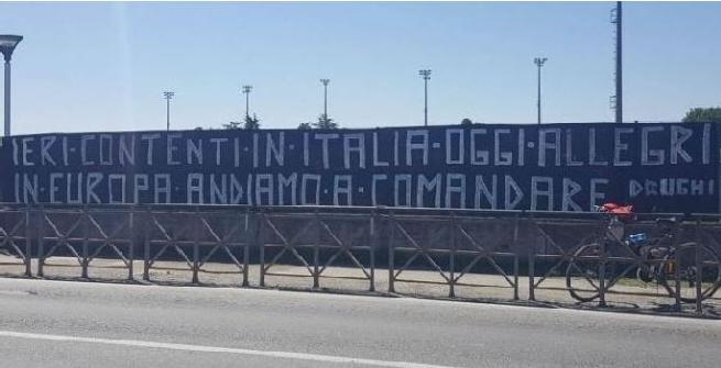 I TIFOSI DELLA JUVE INCORONANO ALLEGRI A VINOVO