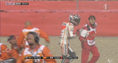 Warm up MotoGP: Marquez cade e va via in ambulanza Warm up MotoGP: Marquez cade e va via in ambulanza