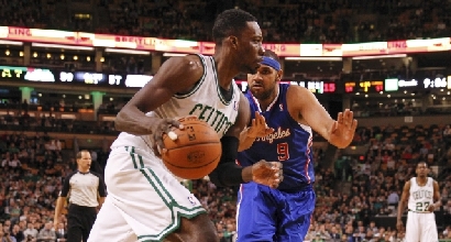 Nba, Rockets: Asik, scambio a tre con Celtics e Cavs Nba, Rockets: Asik, scambio a tre con Celtics e Cavs