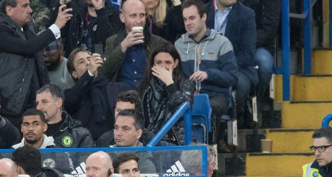 Chelsea, il coro per Conte: la moglie si commuove in tribuna