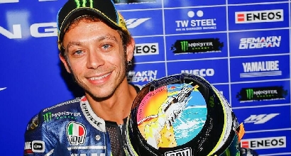 Rossi, a Misano con un casco per il Sic: "Vorrei tu fossi qui" Rossi, a Misano con un casco per il Sic: "Vorrei tu fossi qui"