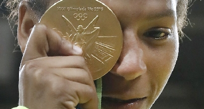 RAFAELA, DALLE FAVELAS ALL'ORO: DEDICATO ALLA COMPAGNA