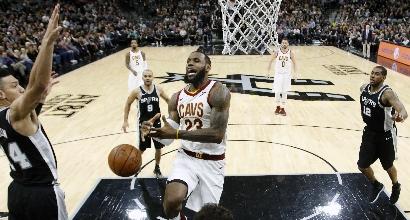 Nba: LeBron supera quota 30mila punti in carriera, per Boston è crisi nera