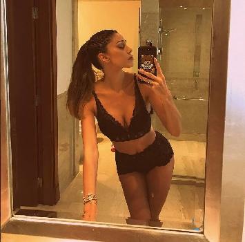 BELEN LO CONSOLA COSI'