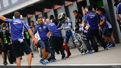 Lorenzo pit stop foto motogp.com Lorenzo pit stop foto motogp.com