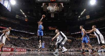 Nba, playoff: San Antonio demolisce i Thunder Nba, playoff: San Antonio demolisce i Thunder
