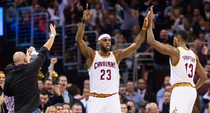 Nba: Belinelli batte Datome, i Cavs demoliscono gli Heat Nba: Belinelli batte Datome, i Cavs demoliscono gli Heat