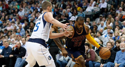 Nba: LeBron 27, Cavs all'overtime con Dallas