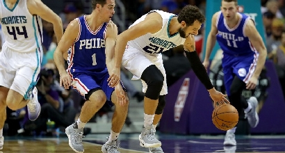 Basket, Nba: Belinelli è un cecchino, gli Hornets volano