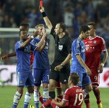 Il rosso a Ramires, foto Reuters Il rosso a Ramires, foto Reuters