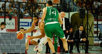 Basket, playoff Serie A: Roma ancora ko, Siena vede la finale Basket, playoff Serie A: Roma ancora ko, Siena vede la finale
