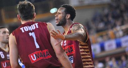 Basket, Serie A: Milano cade a Brindisi, Varese sgambetta Trento