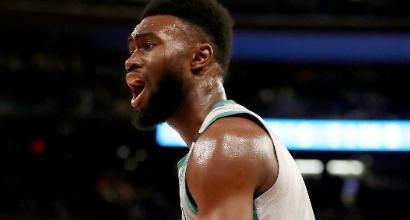 Nba: Brown segna allo scadere, Boston stende Utah