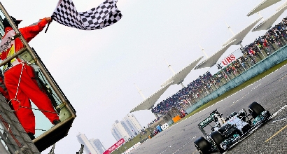 GP Cina: bandiera a scacchi con un giro d'anticipo per errore GP Cina: bandiera a scacchi con un giro d'anticipo per errore