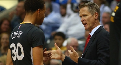 Stephen Curry e Steve Kerr, foto Afp Stephen Curry e Steve Kerr, foto Afp