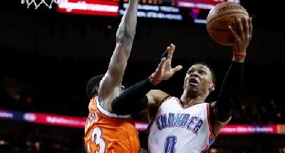 Basket, Nba: i Cavs si inchinano a Westbrook, cade Belinelli