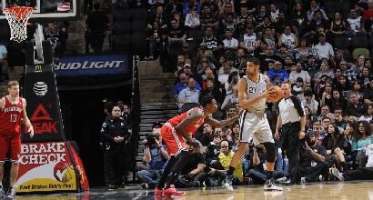 Nba: Belinelli c'è, riscatto San Antonio Nba: Belinelli c'è, riscatto San Antonio