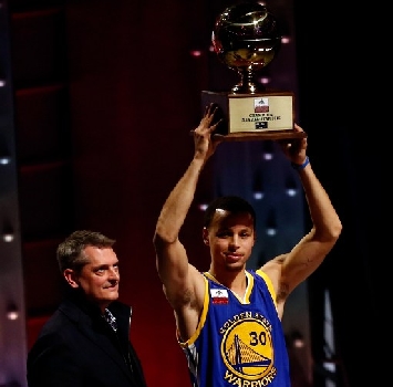 Curry, foto Afp Curry, foto Afp