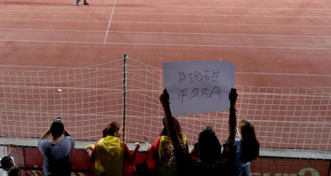 Spagna: fischi, sputi e insulti per Piqué nel ritiro della nazionale