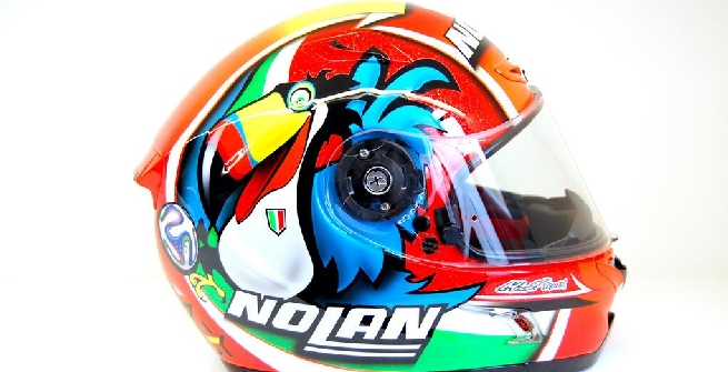 Superbike: Melandri celebra i Mondiali con un casco nuovo Superbike: Melandri celebra i Mondiali con un casco nuovo