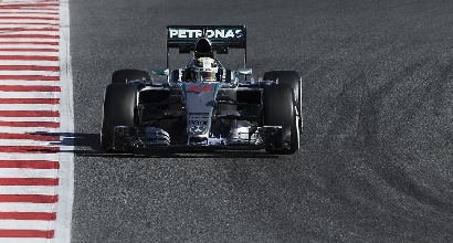 Hamilton spara alto: 70 milioni di euro l'anno dalla Mercedes Hamilton spara alto: 70 milioni di euro l'anno dalla Mercedes