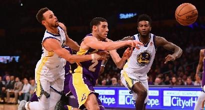 Basket, Nba: Curry trascina Golden State contro i Lakers, Oklahoma ko