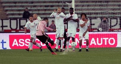 Serie B: Palermo, tris a Bari e vetta solitaria