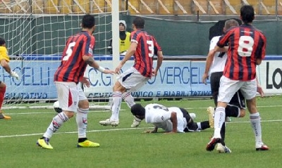 Espinal in gol con la Pro Vercelli (sito ufficiale Pro Vercelli) Espinal in gol con la Pro Vercelli (sito ufficiale Pro Vercelli)