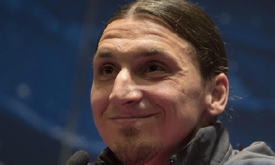 Ibra sorride: pensa alla Juve? (Ansa) Ibra sorride: pensa alla Juve? (Ansa)