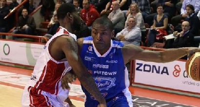 Basket, Serie A: Reggio piega Venezia, Sassari ko Basket, Serie A: Reggio piega Venezia, Sassari ko