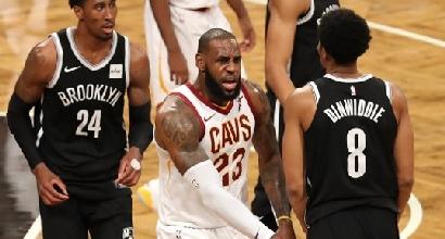 Basket, Nba: a Cleveland non basta un super LeBron, Golden State vince sulla sirena